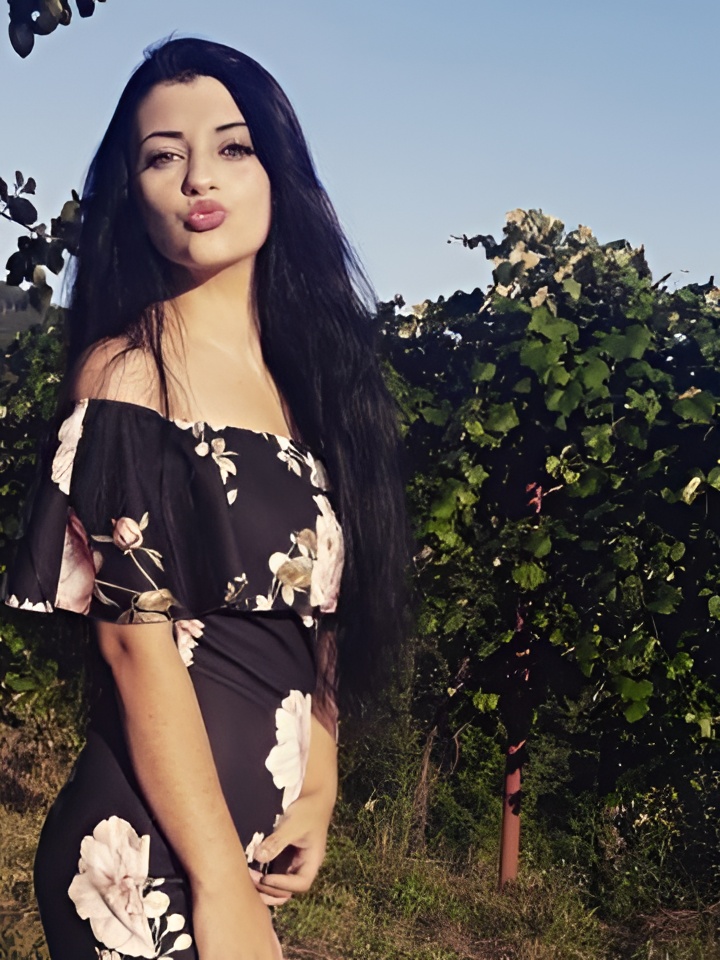 Ангелина привлекальеная девушка из Амурзет цена от 10000 руб